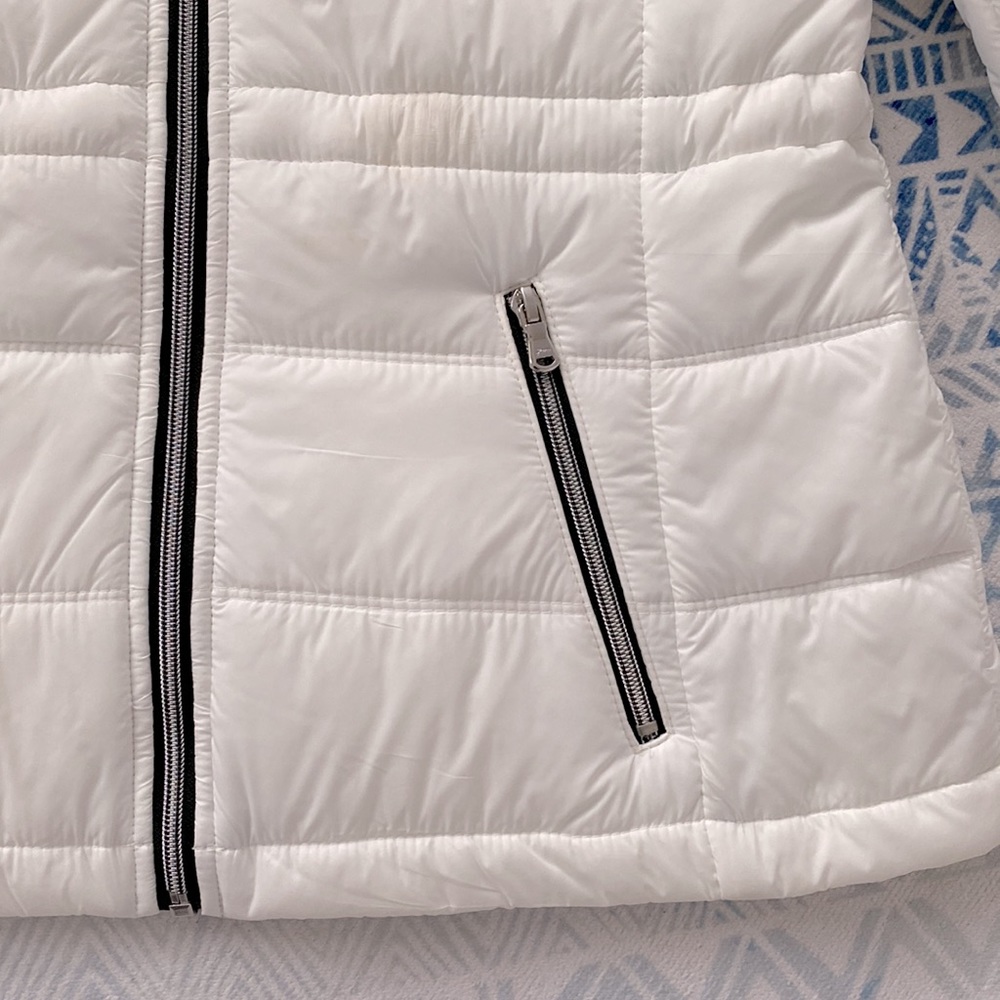 🌟Guess White Quilted Puffer Jacket🌟 - Picture 4 of 7